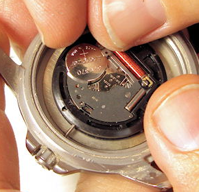Wrist-watch-battery-replacement