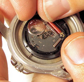 Wrist-watch-battery-replacement