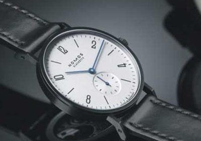 Four strokes let you distinguish second-hand watches