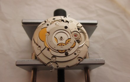How to Hand Wound Mechanical Watch