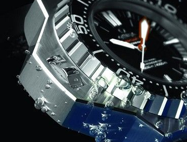 Self-help Approach to Avoid Watches Drop into Water